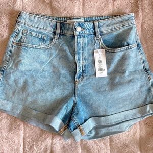 NWT Dynamite Ella Mom Shorts Lightwash Denim